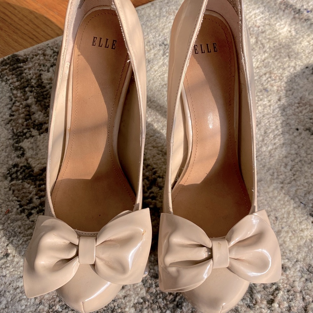 Nude high heels, lightly worn. Size 9